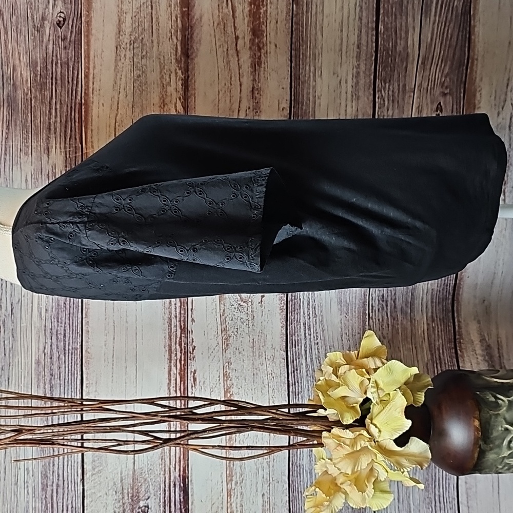 CASLON BLACK EYELET SHORT SLEEVE PULLOVER TOP - Picture 4 of 13